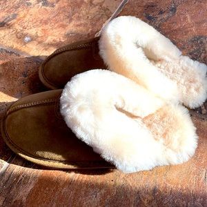Bear paw slippers